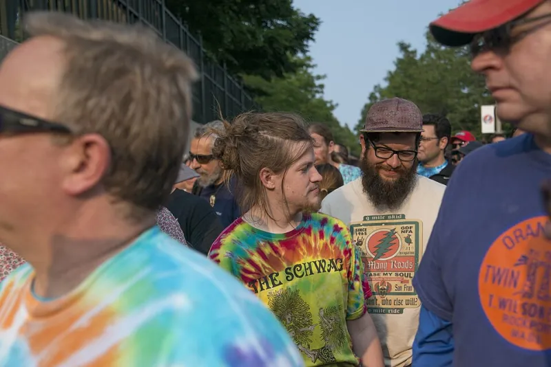 When the Room Starts to Breathe: How Deadheads Cracked the Code of a Night's Hidden Shape